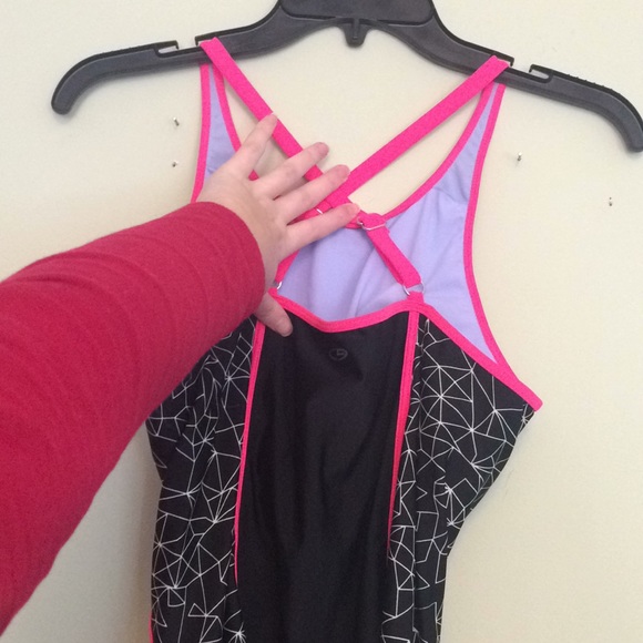 Sporty bathing suit top - Picture 2 of 2